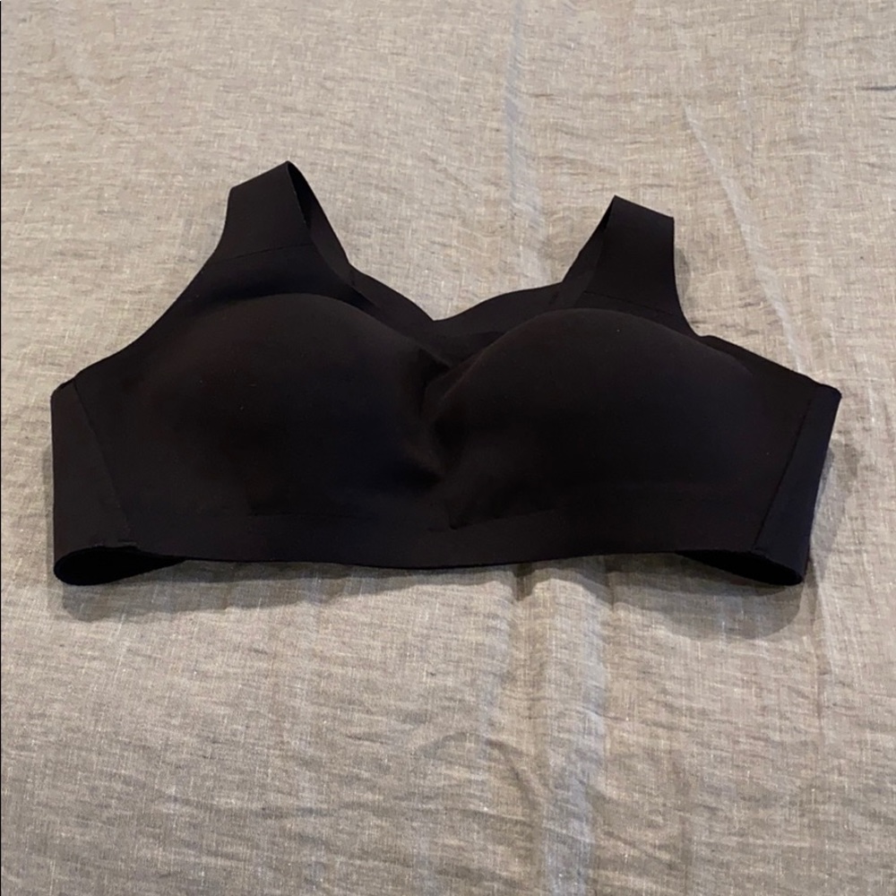 Black lululemon sports bra.